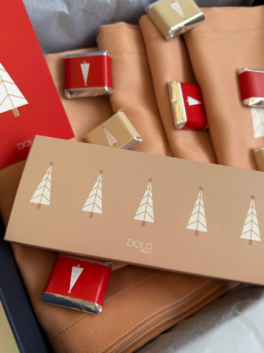 საახალწლო ნაკრები ბეჟი რანერით და ხელსახოცებით