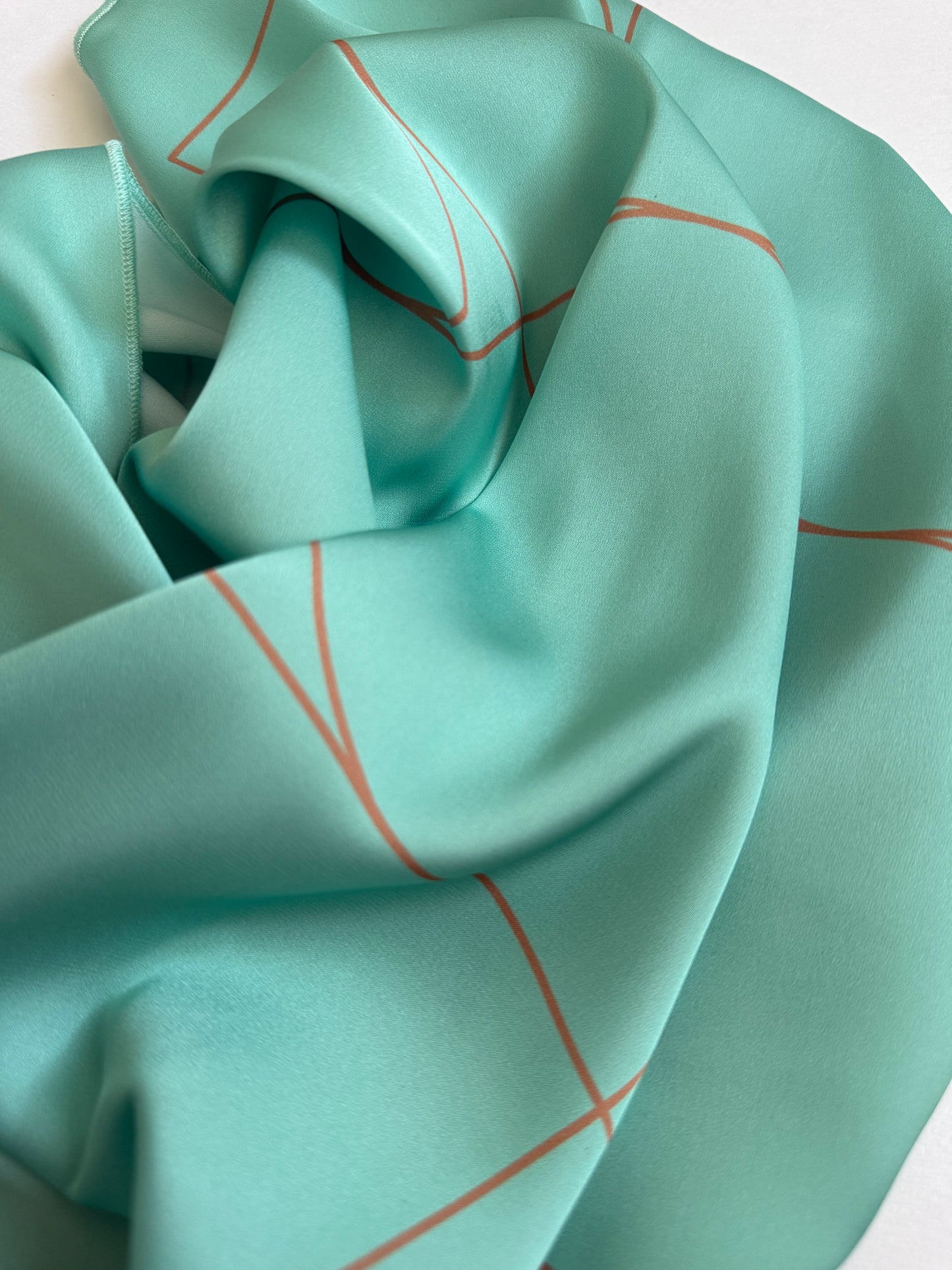 პასტელური კოლექციის აბრეშუმის შარფი