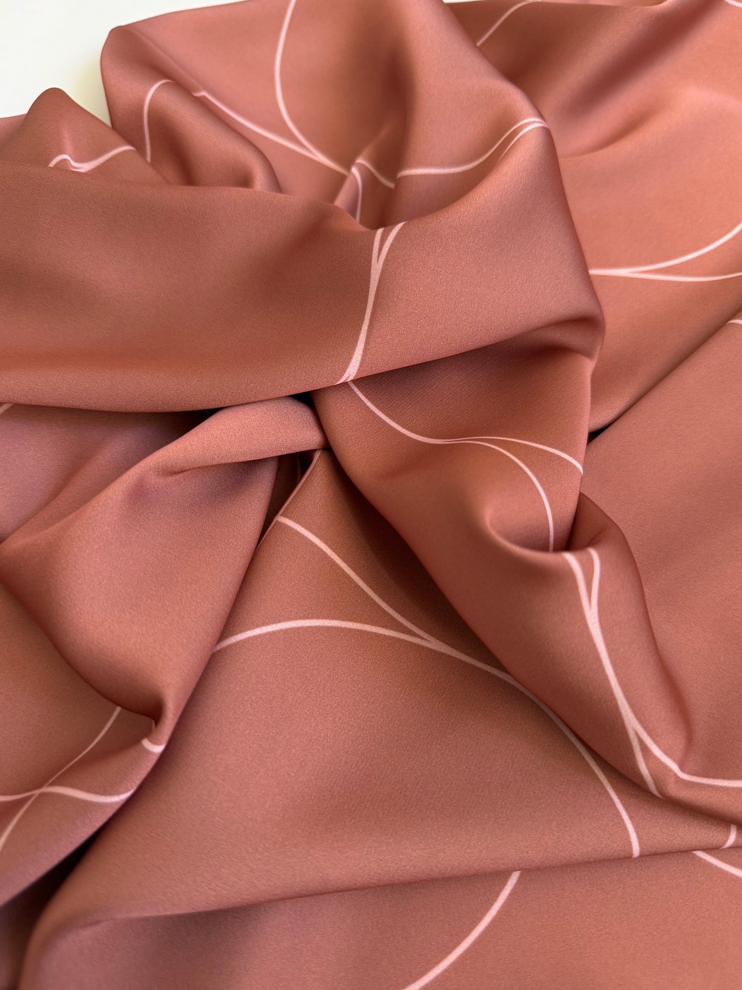 პასტელური კოლექციის აბრეშუმის შარფი