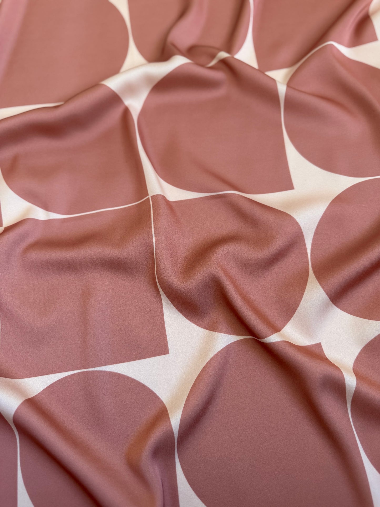 პასტელური კოლექციის აბრეშუმის შარფი